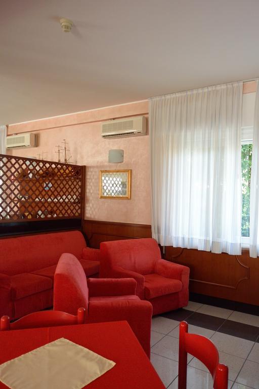 Hotel Paris Lignano Sabbiadoro Eksteriør billede