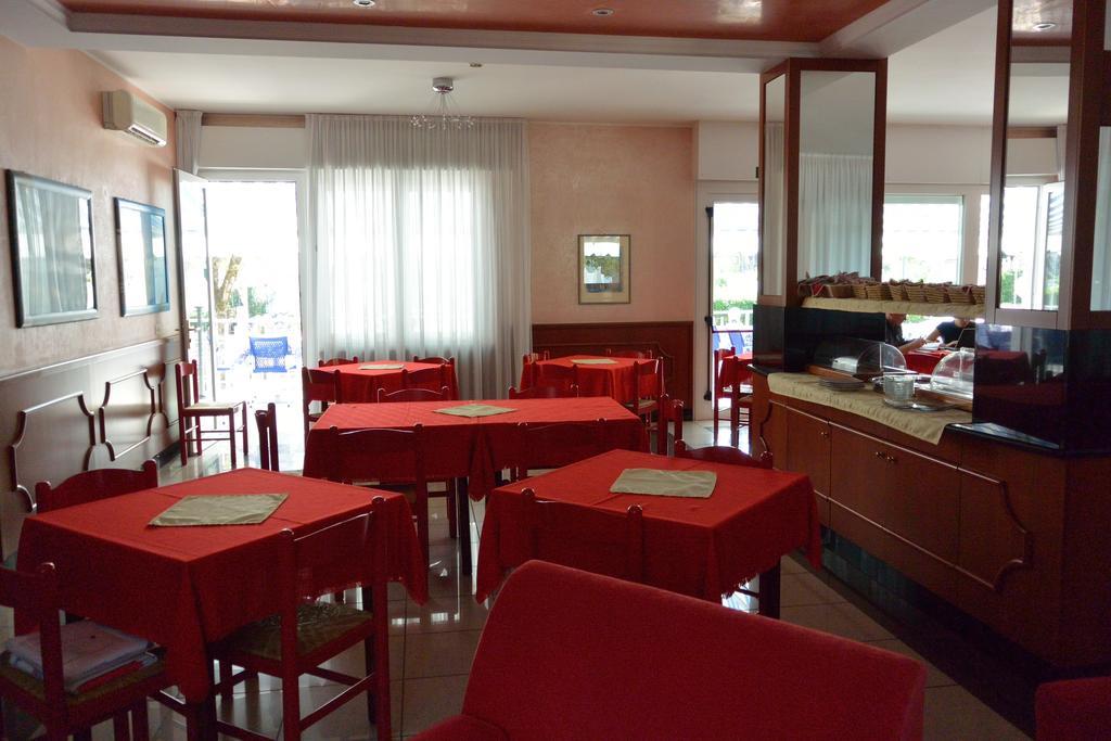 Hotel Paris Lignano Sabbiadoro Eksteriør billede