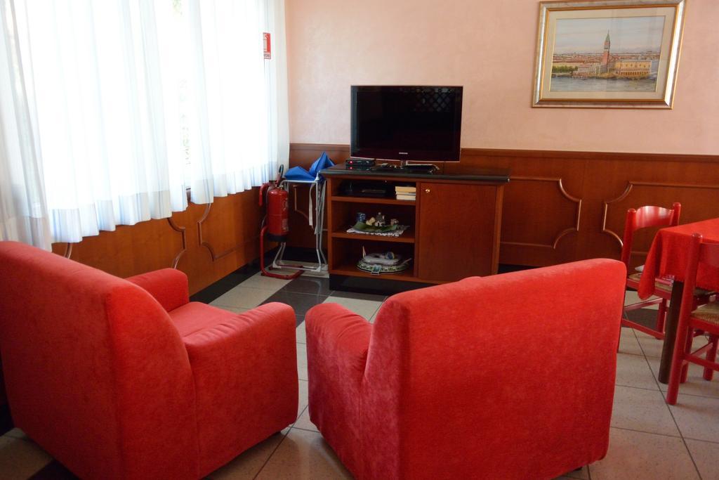 Hotel Paris Lignano Sabbiadoro Eksteriør billede