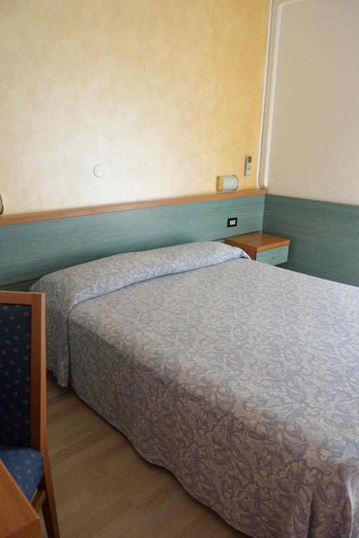 Hotel Paris Lignano Sabbiadoro Værelse billede